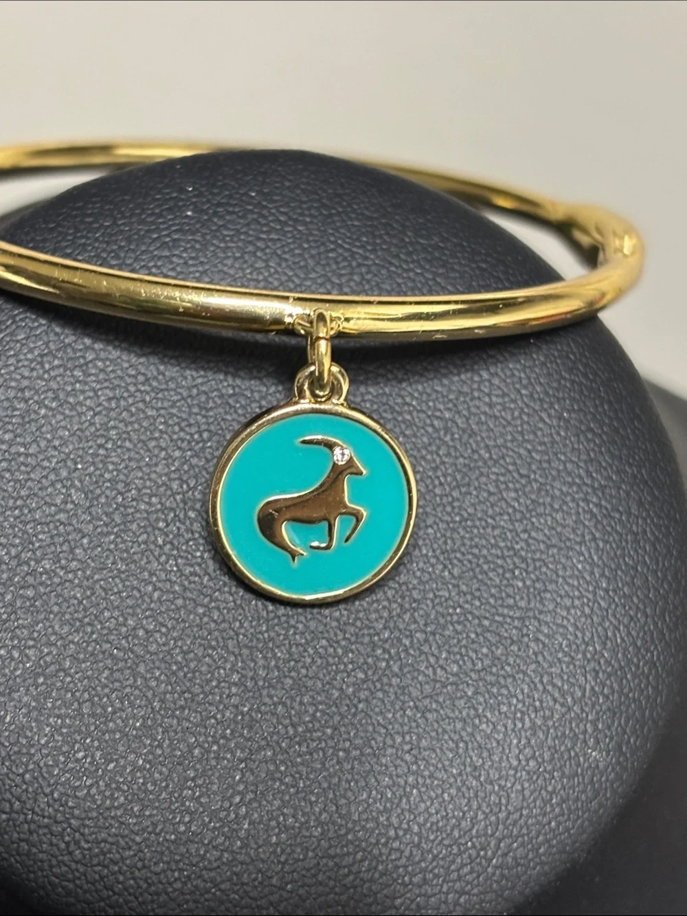 Rare Kate spade She’s One Smart Cookie Charm Bangle Latch Bracelet Capricorn - Picture 5 of 8